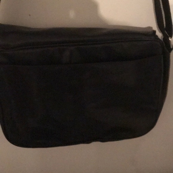 Van Heusen Studio Cross Body Laptop bag NEW - Picture 5 of 7
